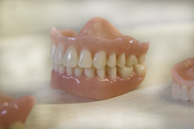 Acrylic dentures